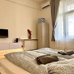 Minimalistic Apartment & Studio In Heart Street