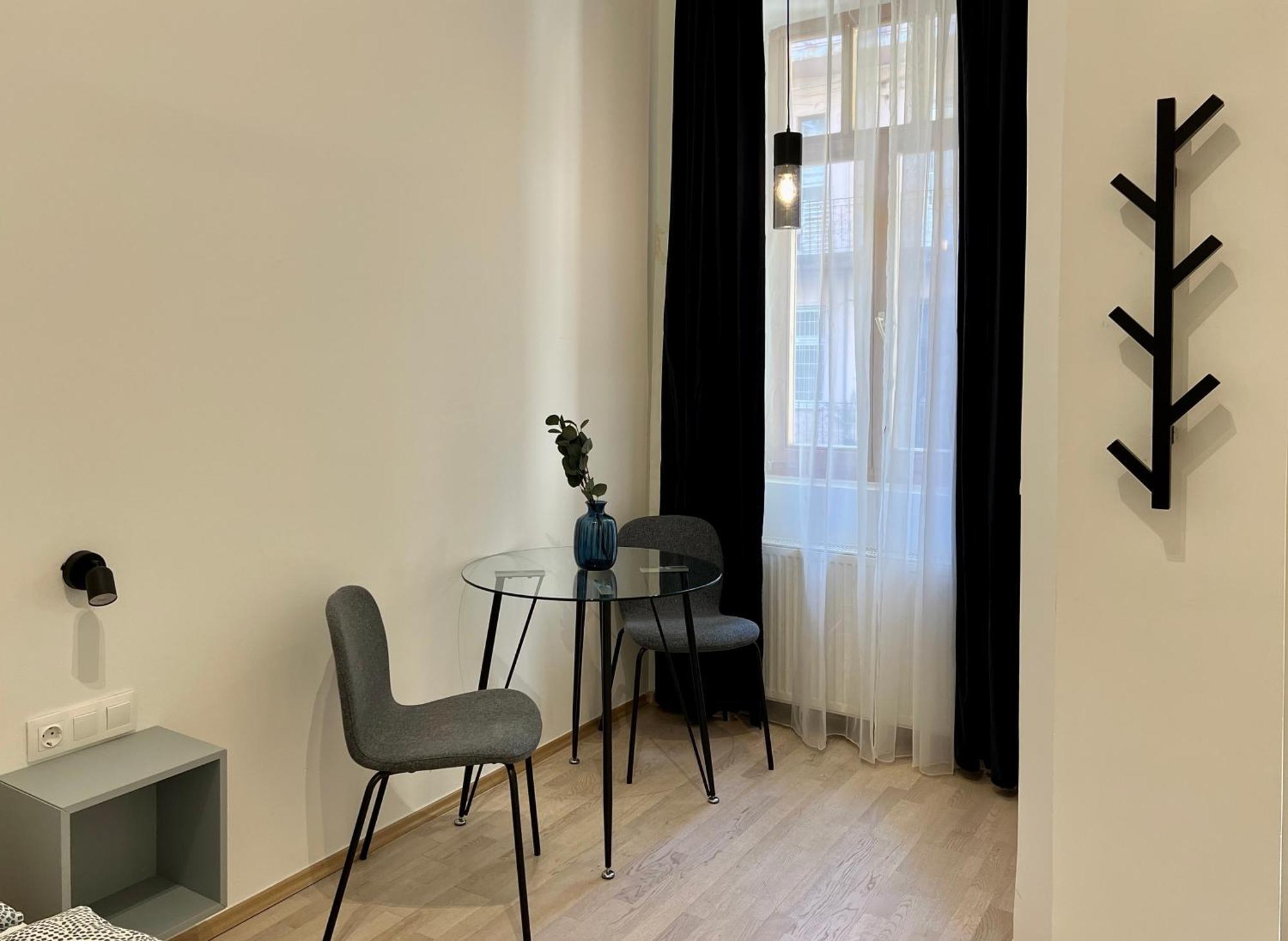 Minimalistic & In Heart Street * Budapest