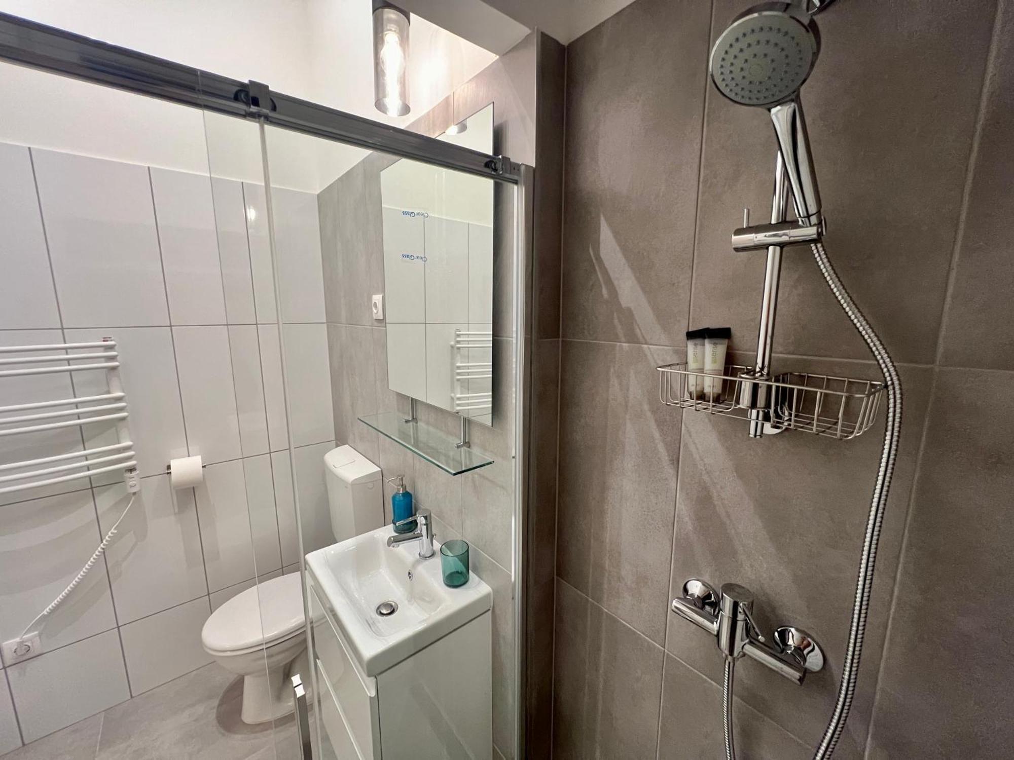Apartment Minimalistic & In Heart Street Budapest