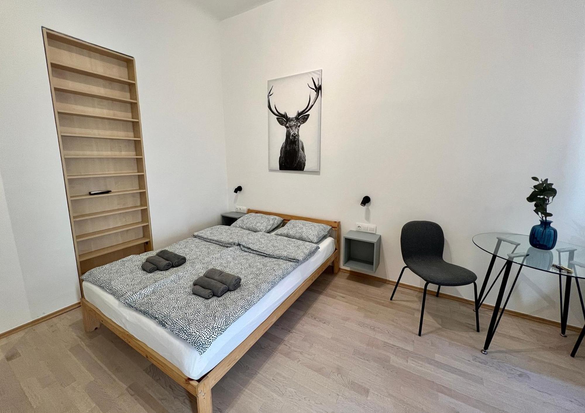 Apartment Minimalistic & In Heart Street *