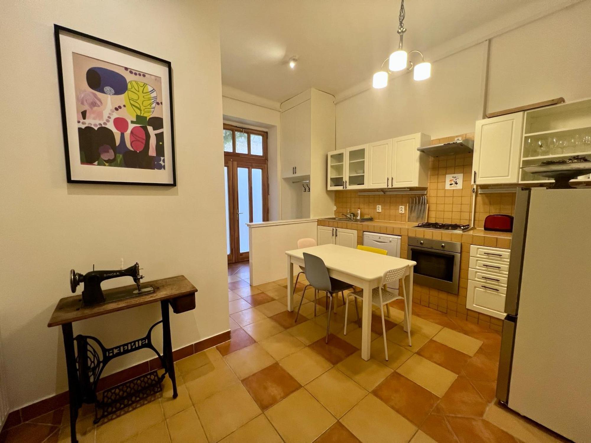 Apartment Minimalistic & In Heart Street *