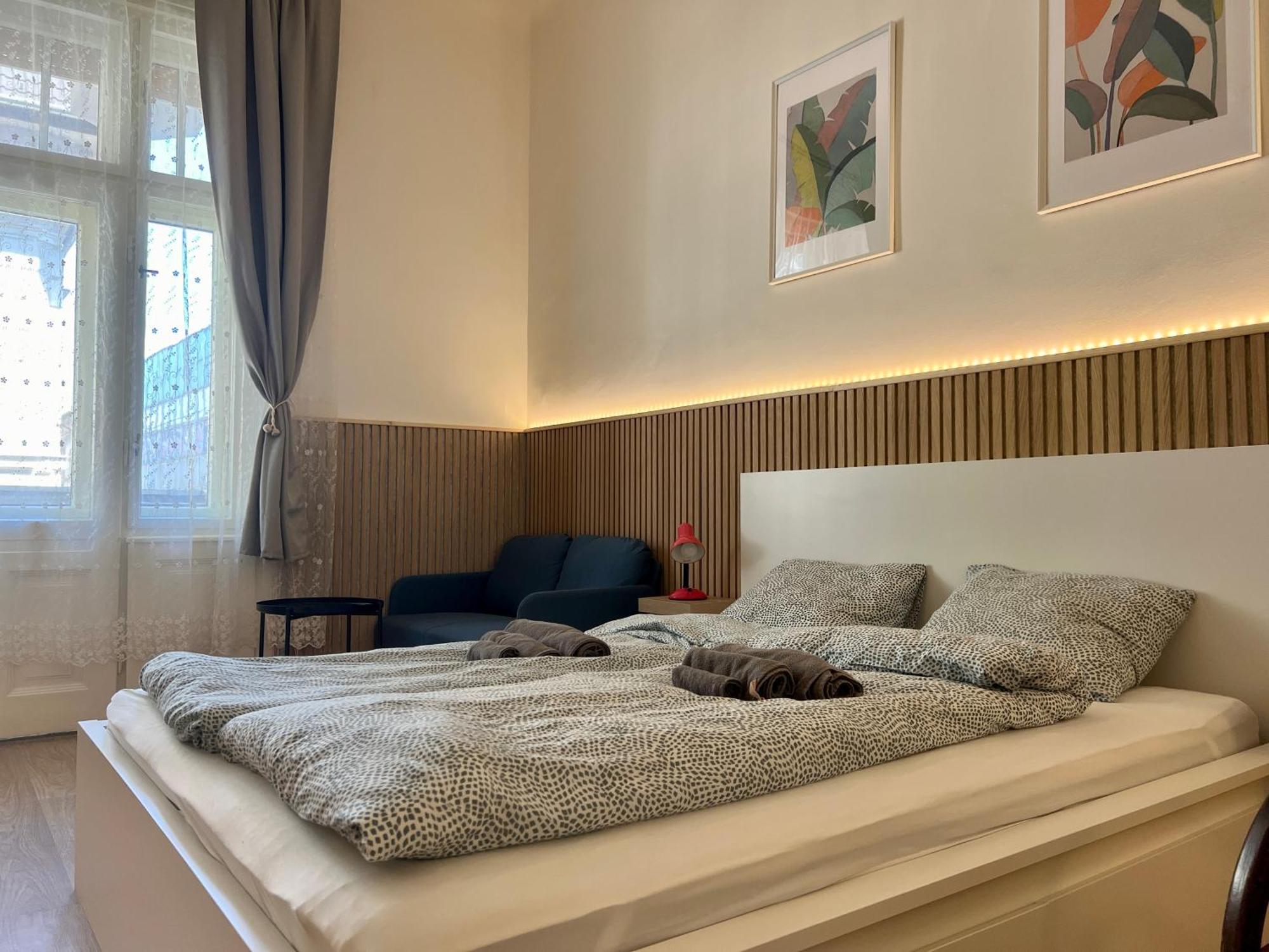 Minimalistic & In Heart Street * Budapest